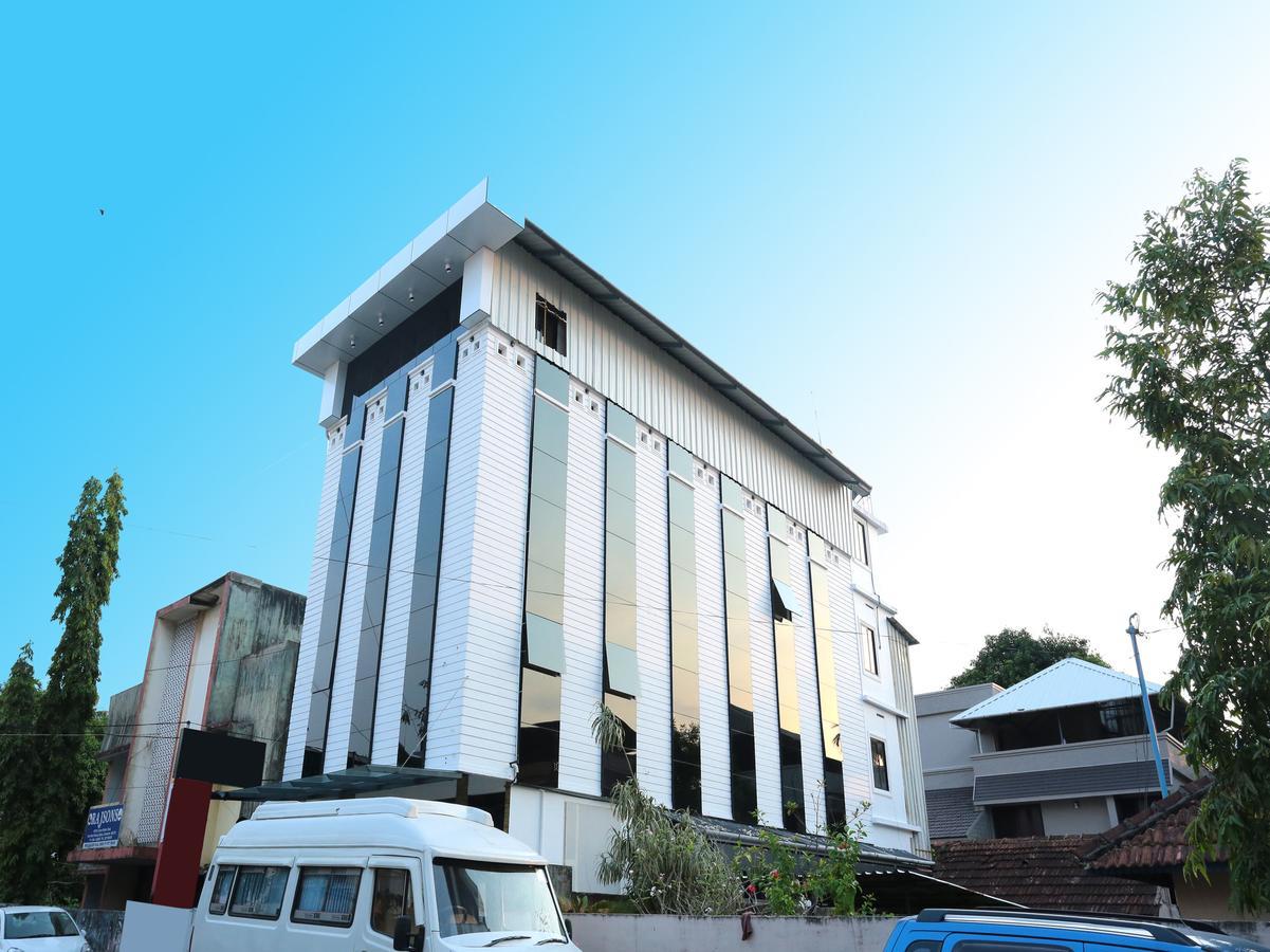 Kochi Hotel Qube المظهر الخارجي الصورة